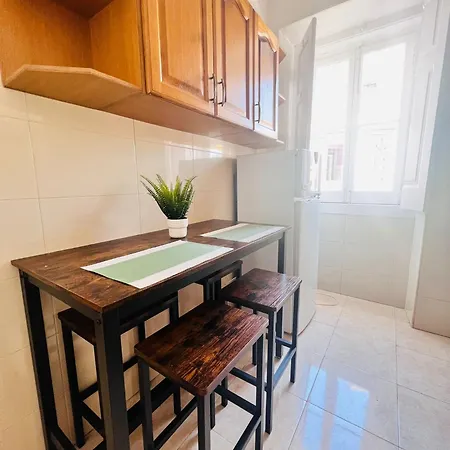 Location To Visit Sintra, Next To Station, Perfect For Tourists Appartamento